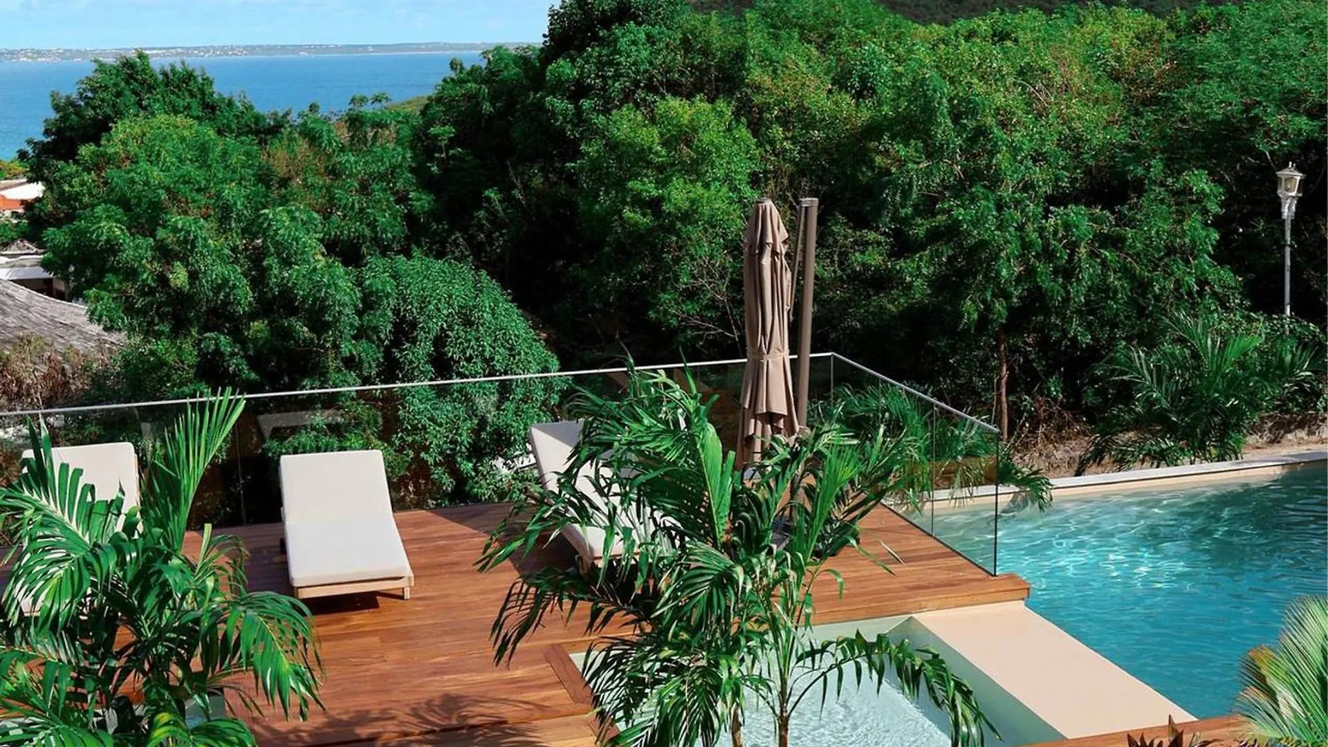 Saint-Martin: Appart Luxueux 2 Niveaux Avec Terrasse, Piscine, Connexion Fibre Et Climatisation - Fr-1-734-69 Marigot  Apartment Marigot (Saint Martin)
